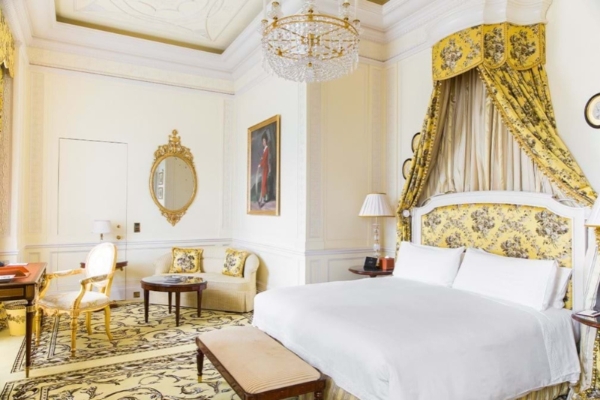 The Lanesborough - a bedroom with a bed and a chandelier