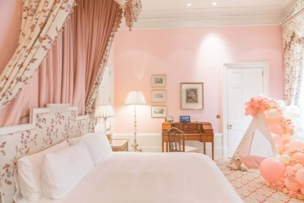 The Lanesborough - a bedroom with pink walls and a bed