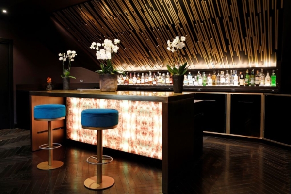 U-Visionary Roma Hotel - The hotel bar adorned with plush furnishings