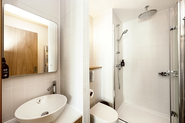 Wilde Aparthotels By Staycity London - Paddington - a bathroom with a sink toilet and shower