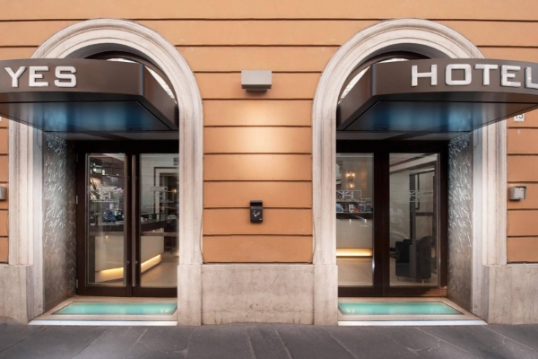 Yes Hotel Boutique Rome - The exterior of the hotel with a double entrance.