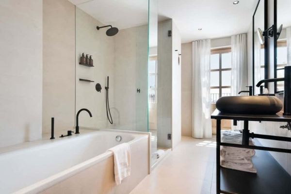 Yurbban Passage Hotel & Spa - a bathroom with a bathtub and shower